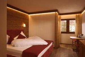 Posteľ alebo postele v izbe v ubytovaní Hotel Sonnalp