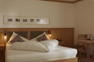 Posteľ alebo postele v izbe v ubytovaní Hotel Sonnalp