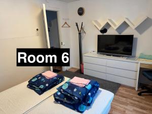 Postel nebo postele na pokoji v ubytování Mäntyharju keskus, yksityishuoneita, keittiöllä + 20 fotografií