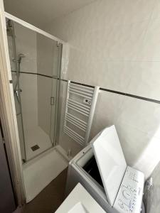 Ένα μπάνιο στο Appartement T2 - Cosy 400m des thermes