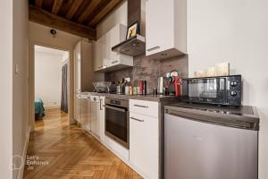 Kuchyňa alebo kuchynka v ubytovaní Le Rousseau - Appartement & Suite en Hypercentre
