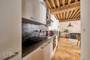 Kuchyňa alebo kuchynka v ubytovaní Le Rousseau - Appartement & Suite en Hypercentre