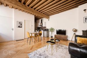 Kuchyňa alebo kuchynka v ubytovaní Le Rousseau - Appartement & Suite en Hypercentre