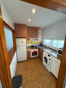 Η κουζίνα ή μικρή κουζίνα στο Apartamento Lomas del mar II vera playa