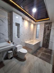 Grand Daghan Cottage 욕실