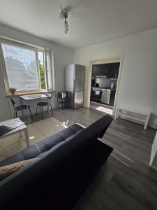 Η κουζίνα ή μικρή κουζίνα στο M&J Apartments Rajakatu