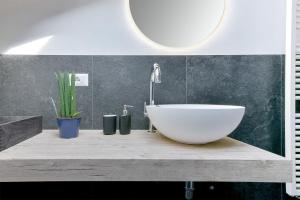 Ένα μπάνιο στο Botanical Apartments Modena +6 φωτογραφίες