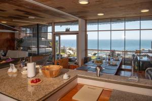 a large kitchen with a view of the ocean at Casa Gran Vista 200 m2 in Concón +14 photos