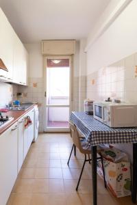 Η κουζίνα ή μικρή κουζίνα στο FARE BnB - Room Pappagnocca +18 φωτογραφίες
