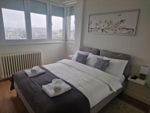 Postel nebo postele na pokoji v ubytování Royal apartment Novi Mercator