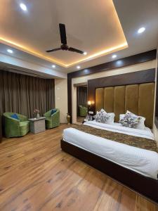 Postel nebo postele na pokoji v ubytování Hotel Zoon Dabb Srinagar airport kashmir