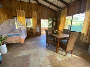 Ένα ή περισσότερα κρεβάτια σε δωμάτιο στο Pura Vida Boutique Apartments