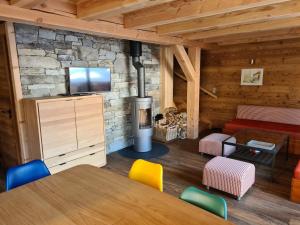 Χώρος καθιστικού στο Chalet neuf Eterlou 130 m carrés 5 chambres 10 couchages à Serre Chevalier