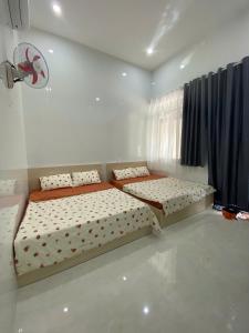 Postel nebo postele na pokoji v ubytování Hoa Nắng homestay