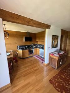 a large living room with a table and a kitchen at Splendido Chalet in Camigliatello Silano