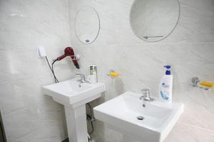 Birdsnest Hostel Hongdae Foreigner only的一间浴室