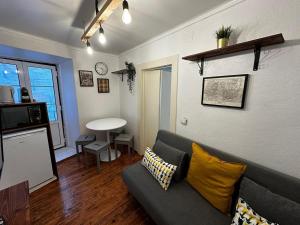a living room with a couch and a table at Cantinho das Portas do Sol II in Lisbon