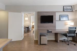 Uma TV ou centro de entretenimento em Staybridge Suites São Paulo by IHG