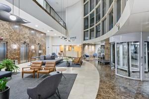 Uma área de estar em Staybridge Suites São Paulo by IHG mais 37 fotos