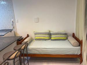 a small bed with yellow pillows in a room at Apartamento do Padin 2-2ª Praia in Morro de São Paulo