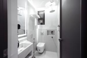 Et badeværelse på Modrest Hotel + 25 billeder