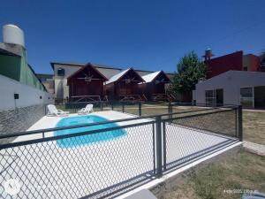 a fence with a pool in front of a house at Un rincon de paz in Colón
