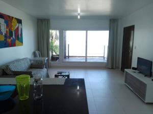 a living room with a couch and a table at Imóvel na Beira-Mar in Pipa
