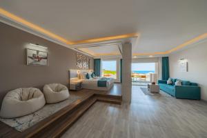SIRENA BEACH RESORT & SPA的休息区