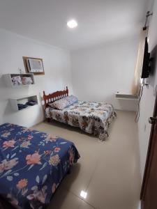Refúgio Completo com Piscina em Aldeia dos Cãmaras客房内的一张或多张床位