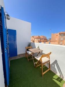 Balkón alebo terasa v ubytovaní Tarifa Cozy House - Beach view & Balcony