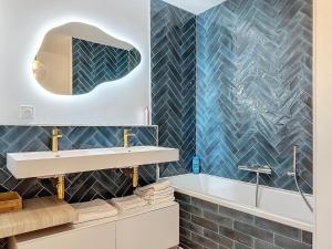 Ένα μπάνιο στο Luxurious rooftop - 10mins from Rennes +12 φωτογραφίες