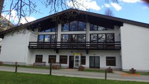 Budova, kde se apartmán nachází + 37 fotografií