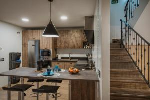 A kitchen or kitchenette at La Olma