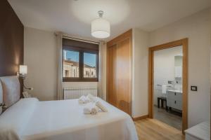 A bed or beds in a room at La Olma