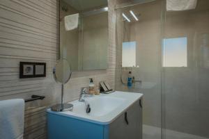 A bathroom at La Olma