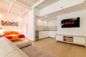 TV a/nebo společenská místnost v ubytování Garden House - La Isleta