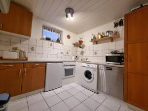 Η κουζίνα ή μικρή κουζίνα στο Ferienwohnung Elsa +9 φωτογραφίες