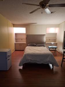 a bedroom with a large bed and a table at 1233 Apartment 3 Miami in Tamiami