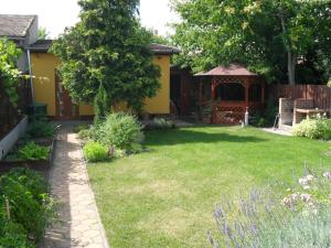 Vườn quanh Újkisház cottage - Budapest