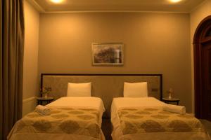 Postel nebo postele na pokoji v ubytování Premier Hotel