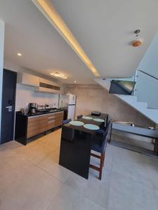 Køkken eller tekøkken på Vista EXPLENDIDA MAR, duplex na cobertura, ilha do amor Barra Home Stay