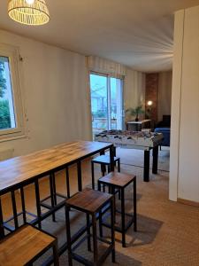 Chambre dans maison en colocation的休息区