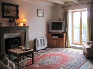 TV a/nebo společenská místnost v ubytování Rest Huella Farmhouse