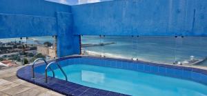 Swimmingpoolen hos eller tæt på Apartamento completo com vista sensacinal na praia de Fortaleza