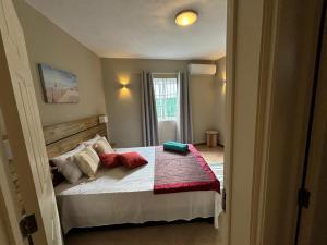 Postel nebo postele na pokoji v ubytování West Riviera - Centrally located apartment close to the beach with breakfast