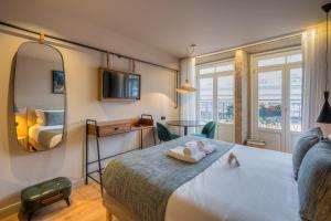 a hotel room with a bed and a mirror at Carpe Diem Porto By Dualhotels in Porto