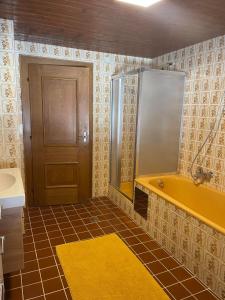 Koupelna v ubytování Haus Pfister + 24 fotografií