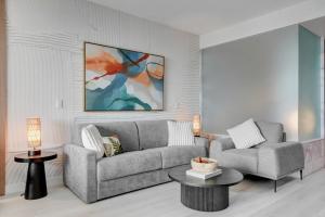 AVA SUITE 37th FLR STRIP VIEW BALCONY Palms Place的休息区