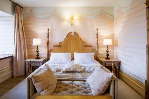 
Łóżko lub łóżka w pokoju w obiekcie Hotel Król Kazimierz
