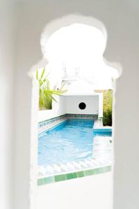 Бассейн в RIAD OASIS D'ASILAH или поблизости
